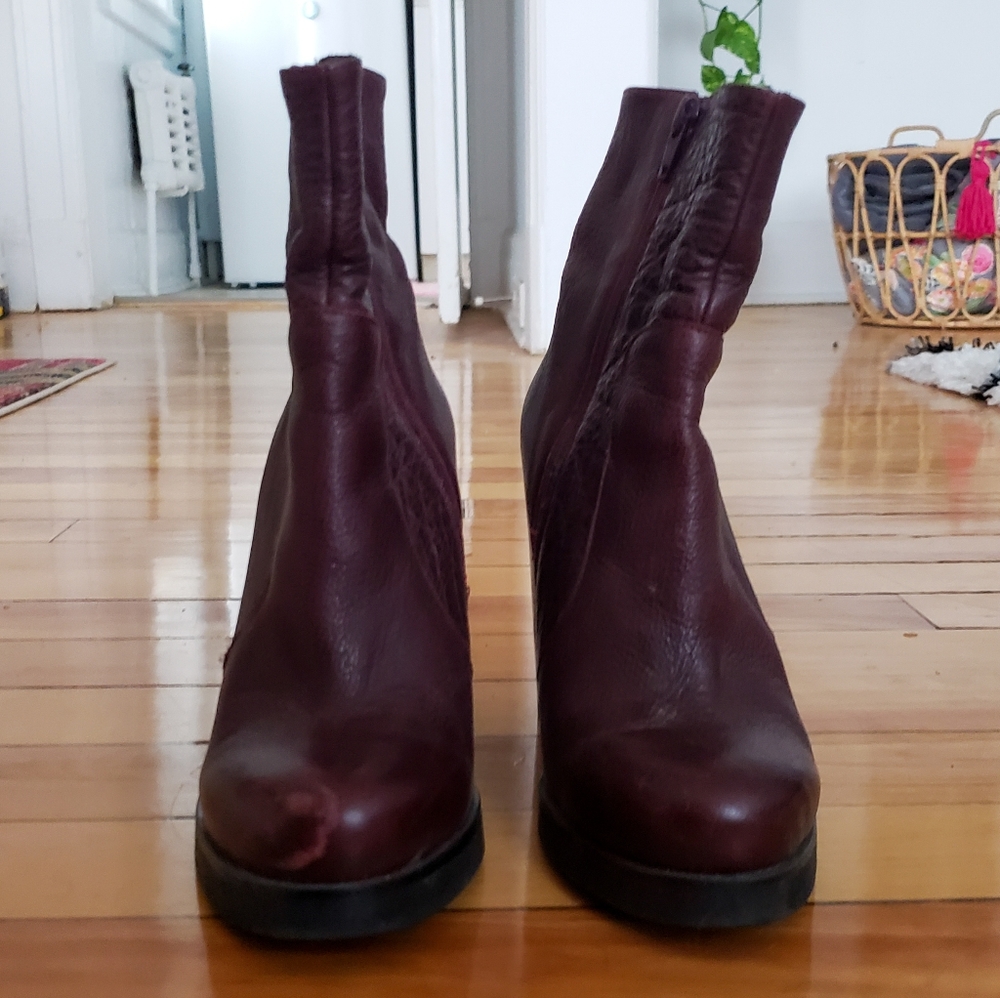 L'intervalle oxblood boots